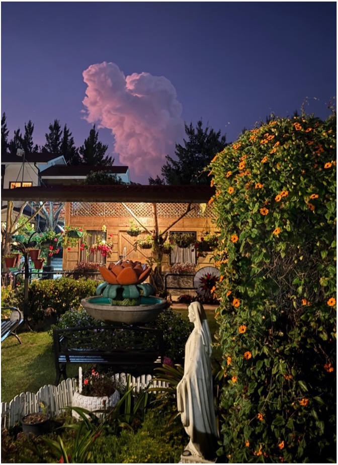 Poás eruption on March 9, from Hotel Altura, where participants were meeting as a group for the first time to discuss the week’s goals. Photo: Einat Lev 