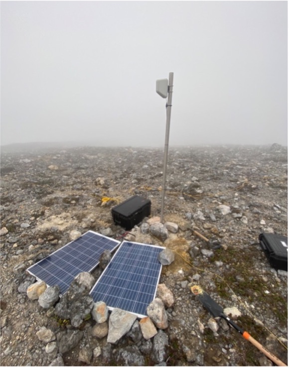 Deployment of the FBG on the crater rim. Photo: ULB